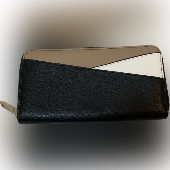 Handbags - Wallet Rectangle Tan White Black Gold EUC